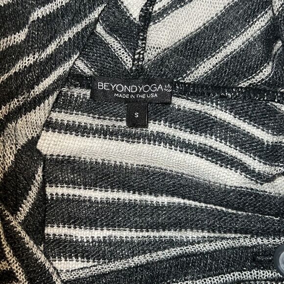 Beyond Yoga Striped Button Front Hooded Cardigan Pockets Oversized sz S Small - Picture 4 of 8